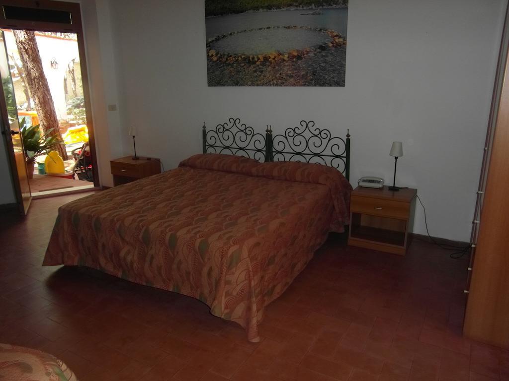 Hotel Villa Nettuno Марина-ди-Кампо Номер фото