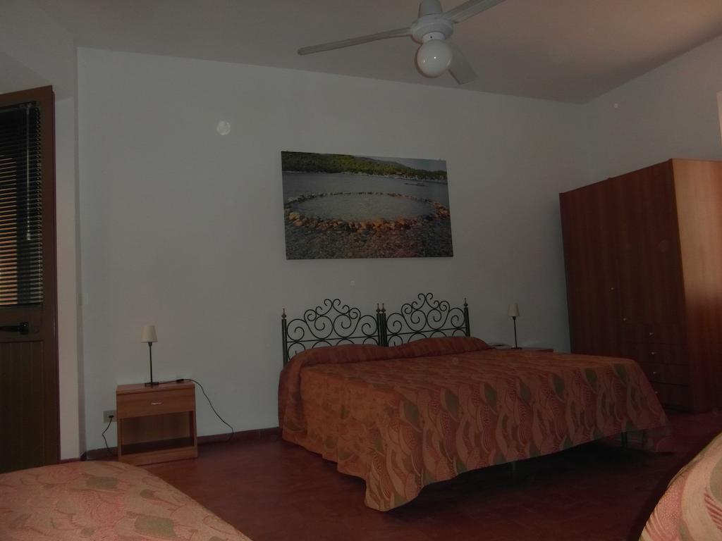 Hotel Villa Nettuno Марина-ди-Кампо Номер фото